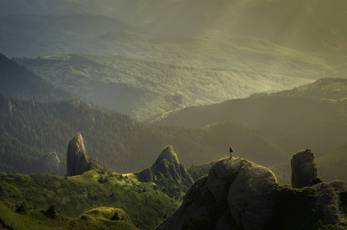 Paisaje de montaña que inspira los viajes por el sur